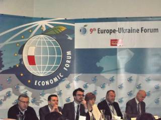 Латвия наживается на уводе денег с Украины