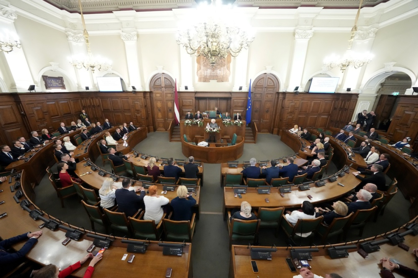 В октябре самые большие зарплаты в парламенте получили Миериня, Грасбергс и Дзинтарс