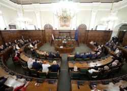 В октябре самые большие зарплаты в парламенте получили Миериня, Грасбергс и Дзинтарс