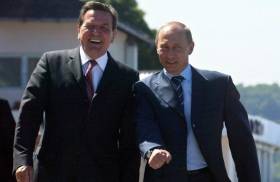 Бывший канцлер Германии Герхард Шредер вызвал раздражение в кругах немецких политиков. Причиной тому стало как критическое отношение Шредера к политике ЕС, так и хорошие частные отношения экс-канцлера с президентом России Владимиром Путиным.