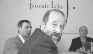  Григорий КРУПНИКОВ хочет стать ближе к народу.