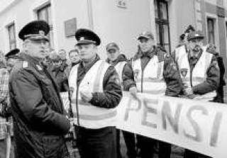 Кое-чего участники многократных пикетов все-таки добились.