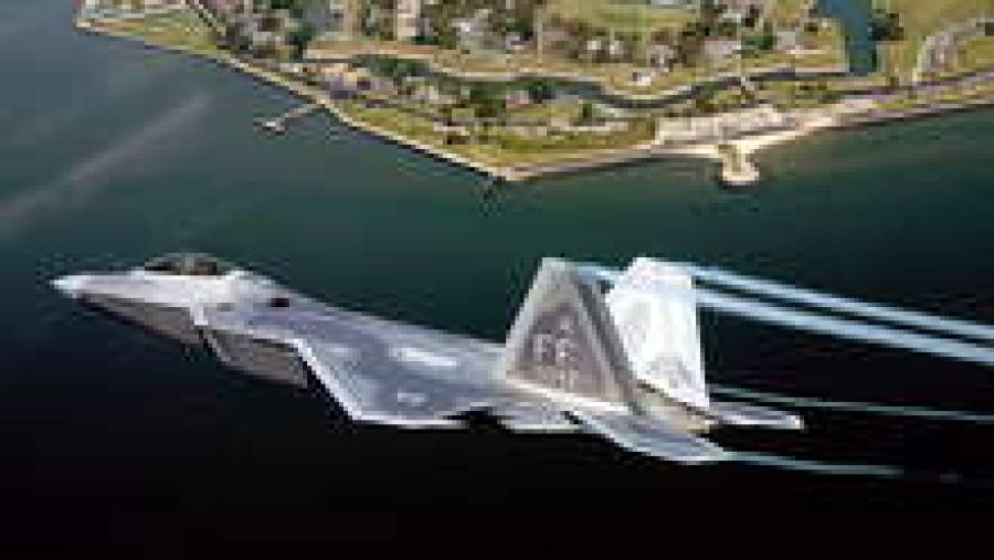 Тяжелый истребитель F-22 Пентагону больше не по карману.