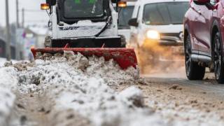 Рижская дума будет штрафовать &quot;Clean R&quot; за плохую уборку тротуаров на 900 евро в день
