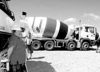 Cemex остается