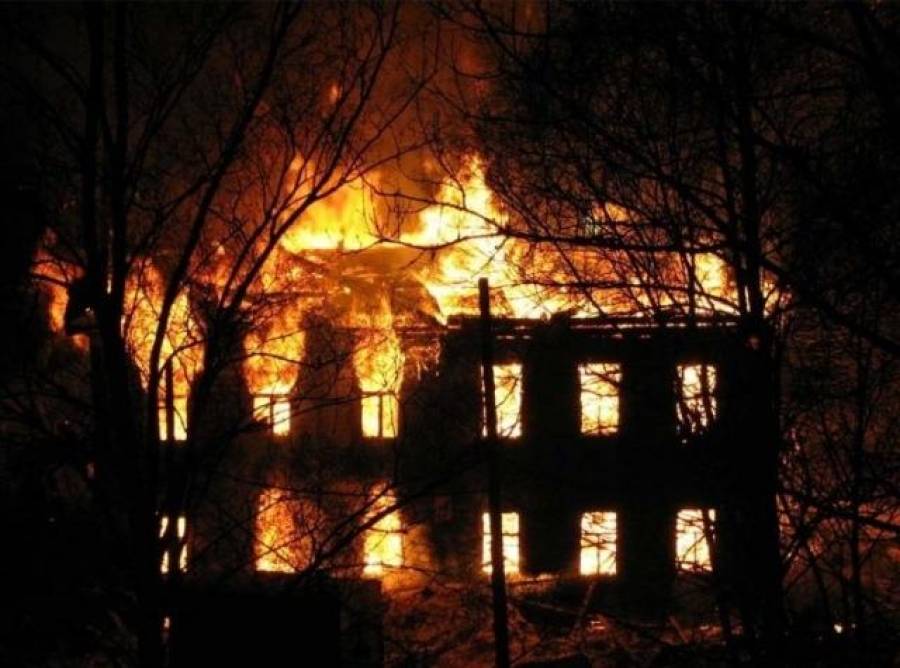 И снова &quot;промышленный&quot; пожар: горели склады бумажной фабрики «Югла»