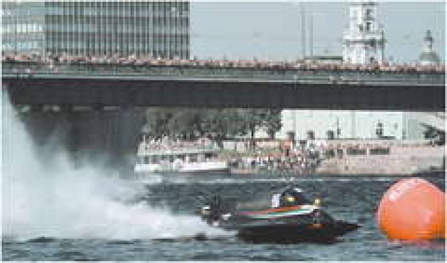 Полный вперед!Вчера по Даугаве носились болиды.