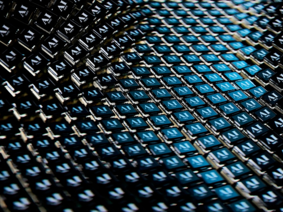 Мировые биржи в минусе: ИИ и американский кризис пугают рынок