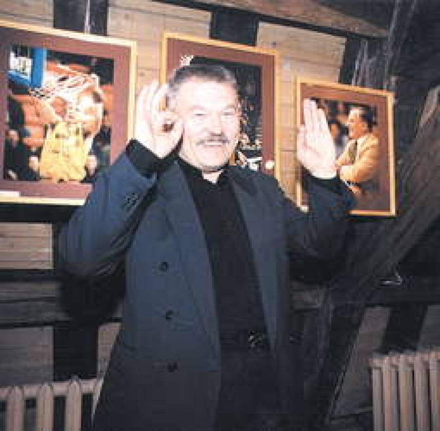  Г-н ЗАЛМАНИС явно доволен. 