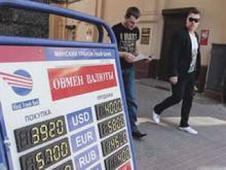 Несмотря на установленные ценники, валюты в минских обменниках нет.