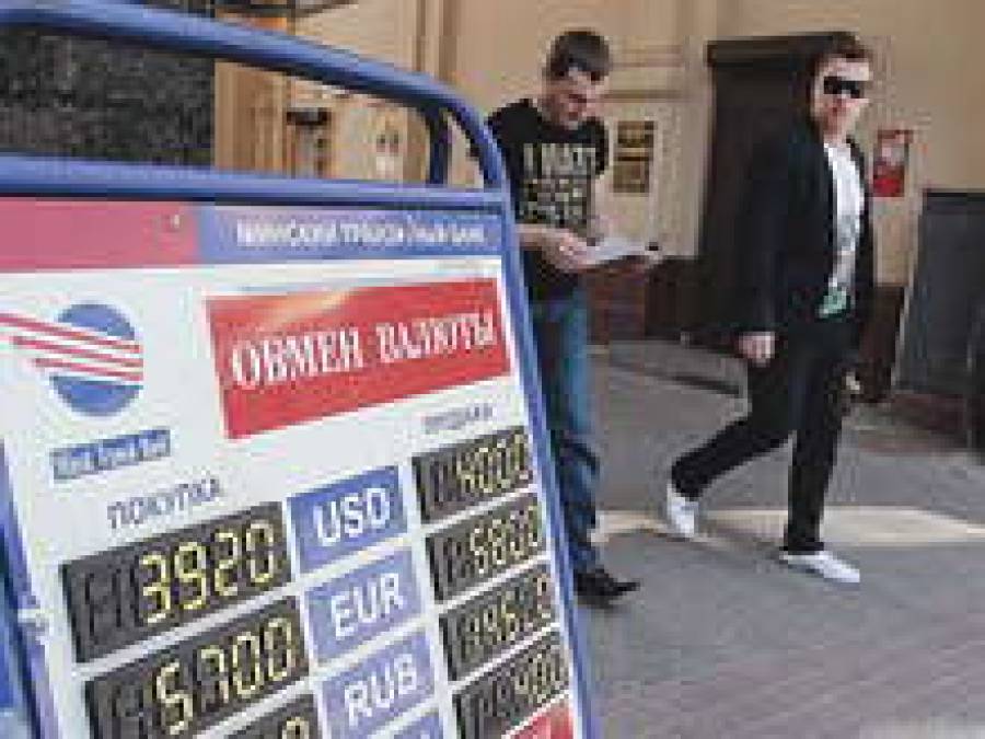 Несмотря на установленные ценники, валюты в минских обменниках нет.