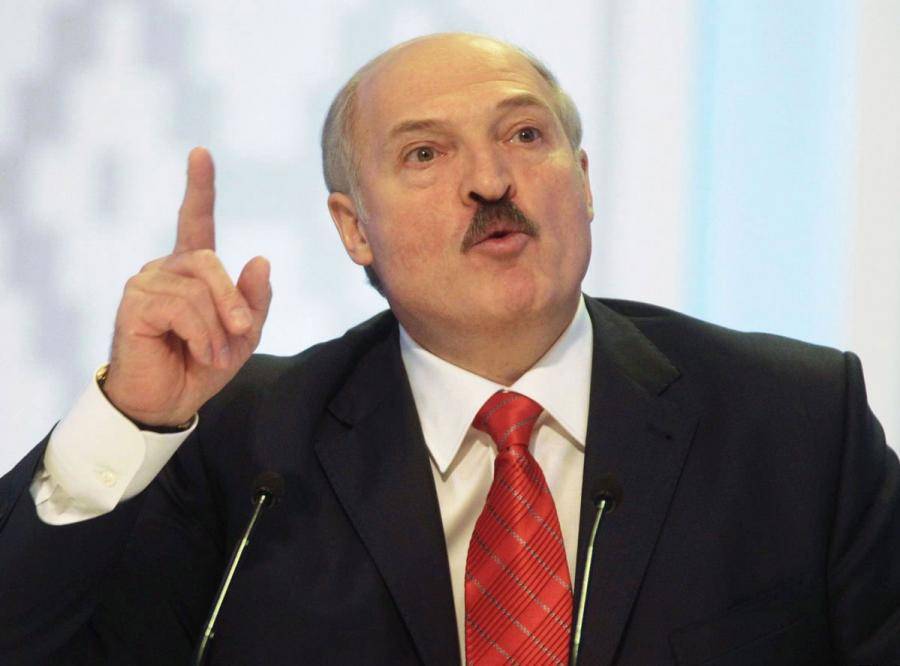 Лукашенко - народу: &quot;Я могу предложить вам как минимум две очень жестких, резких модели, о которых будут говорить во всех уголках мира. Но подчеркиваю: вы их не выдержите&quot;.