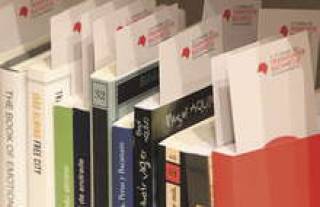 Книги еще покупают