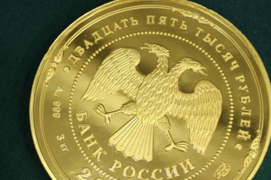 Россия активно избавляется от долговых бумаг США и скупает золото