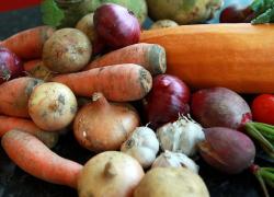 За год в Латвии сильно подешевела сельхозпродукция