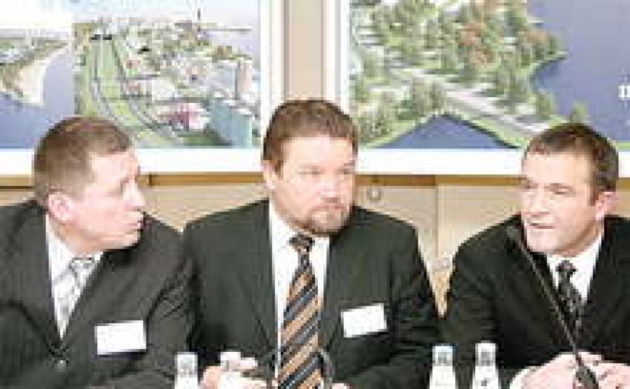 Презентация проекта Baltic Oil Terminal в Риге: член правления компании Николай Телепня (слева) и ее президент Николай Ермолаев (справа).