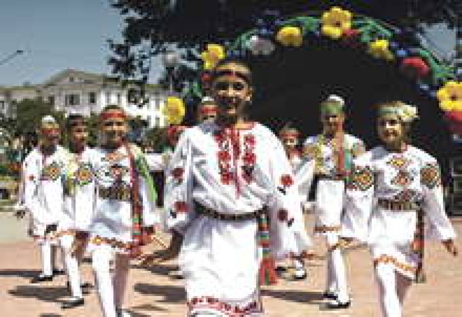 С праздником, соседи!