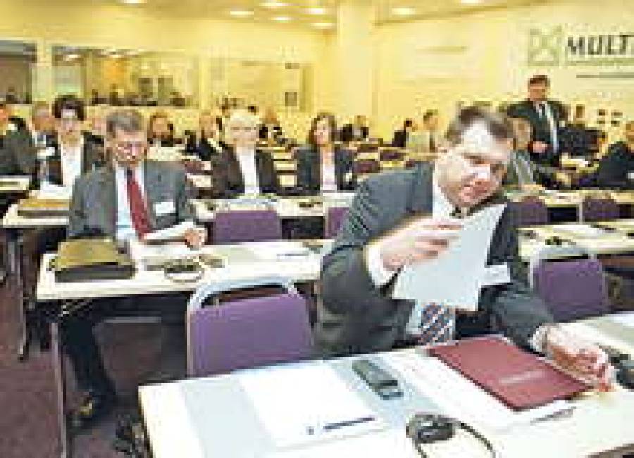 В прошлом году по инициативе министра финансов Оскара Спурдзиньша (на первом плане) была создана рабочая группа по оценке государственной налоговой политики.