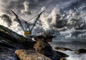 Итальянская компания Saipem  (на 43% принадлежит Eni) приостановила работы трубоукладочного судна Castoro Sei. Правда, это судно к прокладке трубопровода до сих пор и не приступало, а лишь готовилось к началу стройки. Других изменений в проекте не произошло.