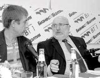 Глава МВД Ивар Годманис (справа) и главный редактор “Бизнес &amp; Балтии” Юрий Алексеев .
