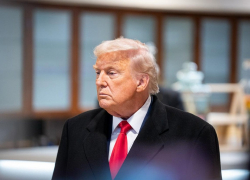 Суд приказал Трампу вернуть 130 млрд долларов США