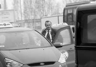 Компанию “фордам” Rčgas taksometru parks (на снимке) вчера составили “мерседесы”  Rčgas Taxi.