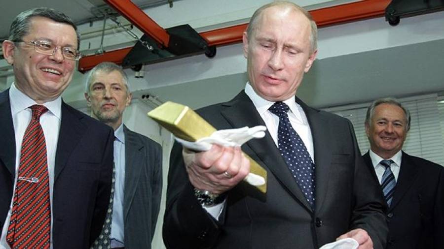 Россия лихорадочно скупает золото: запасы уже приблизились к советскому рекорду
