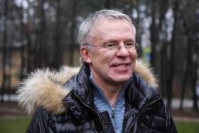 Вячеслав Фетисов в порыве «спасения родины» выступил с абсурдным предложением — не пускать российских игроков в НХЛ до 28 лет.