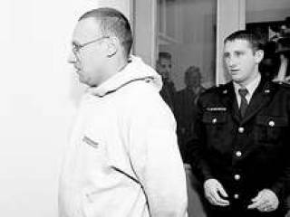 Эдгар Гулбис покидает зал суда.
