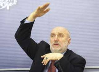 Годманис  удовлетворил всех по минимуму.
