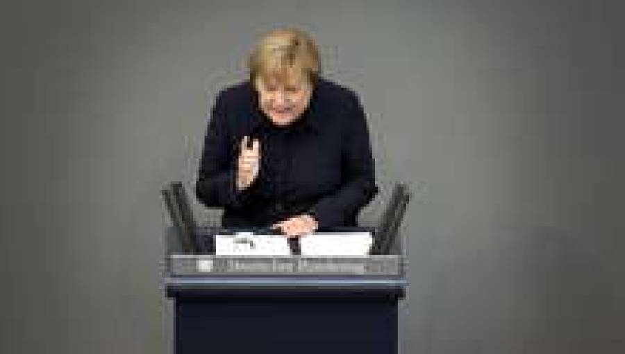 Канцлер Германии опасается, что еврозону в случае банкротства Греции может ожидать эффект домино.