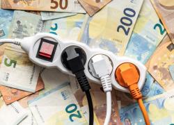 В Риге прошли две протестные акции против тарифов «Садалес тиклс»