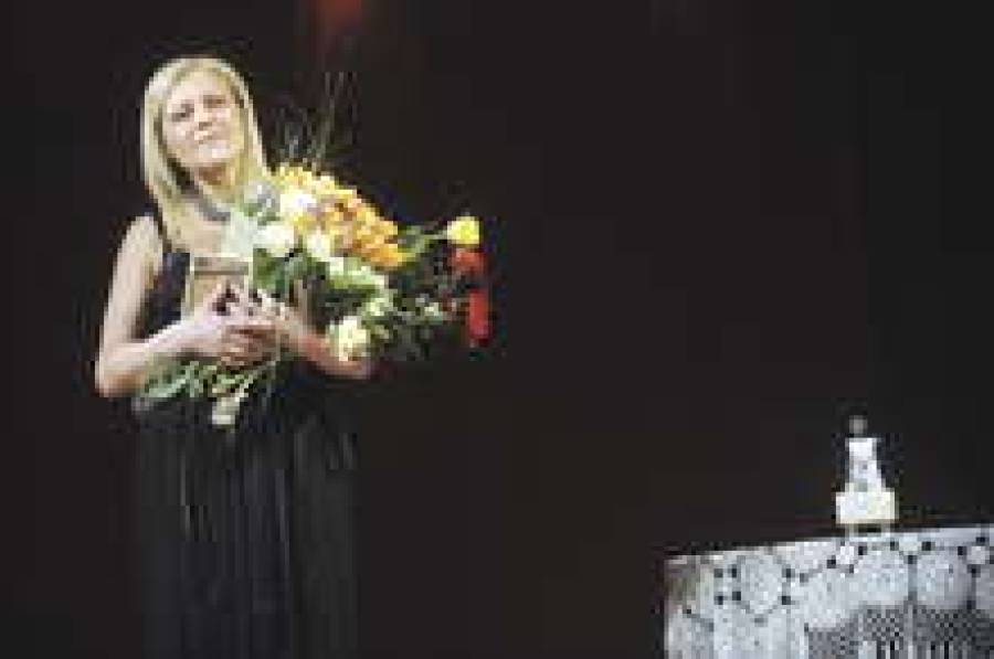 Инесе Кучинска получает Приз Лилиты Берзини.