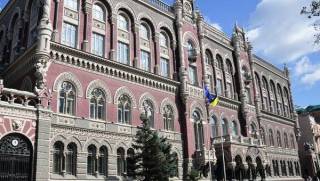 Украина получит три транша МВФ