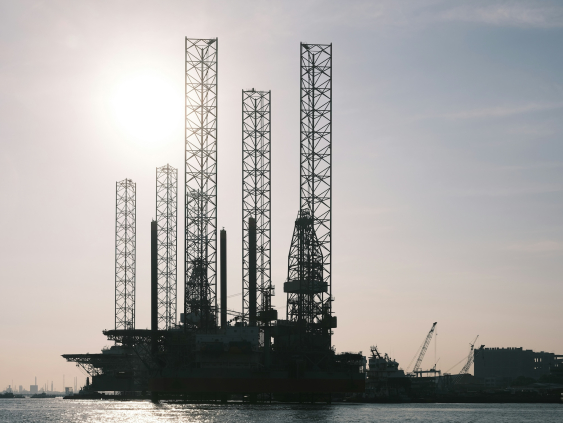 Мировые биржи ушли в минус, нефть снова превысила 91 доллар за баррель