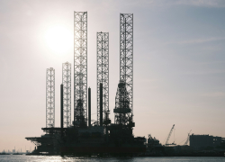 Мировые биржи ушли в минус, нефть снова превысила 91 доллар за баррель