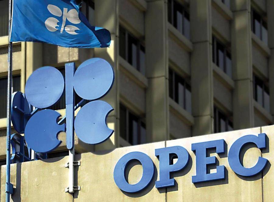 ОПЕК сохранил нефтедобычу, но уронил рубль