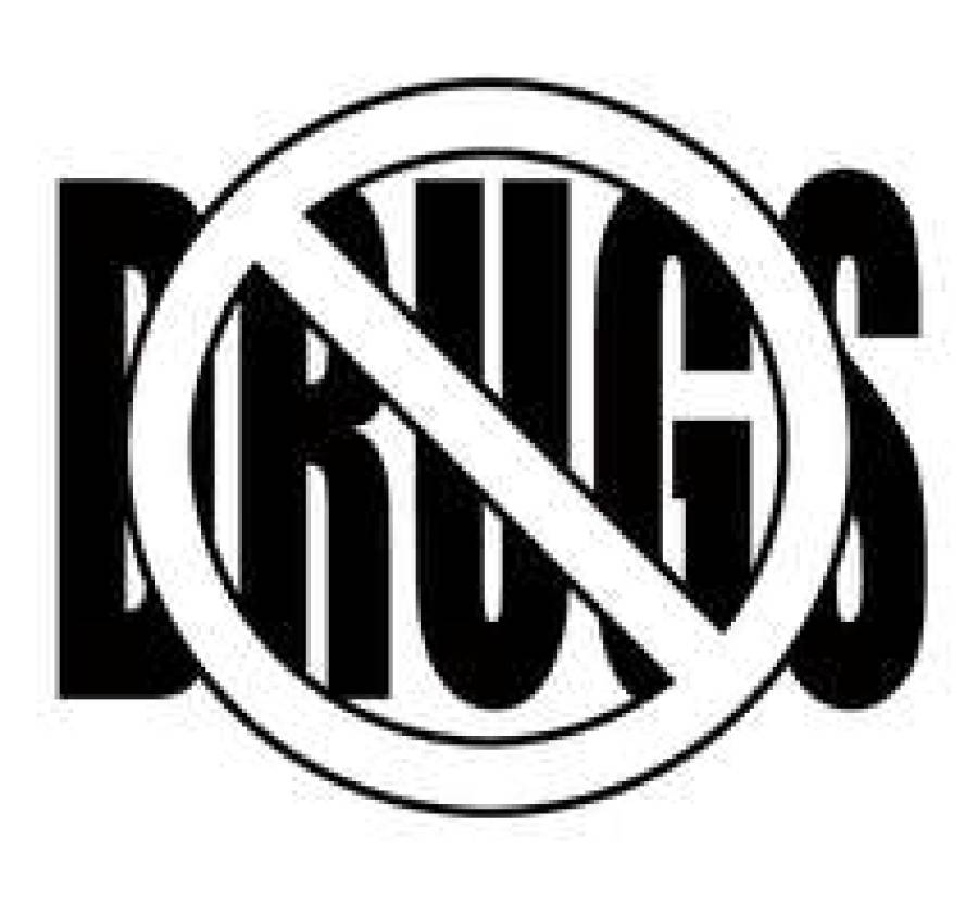 Английское слово drugs переводится не только как “наркотики”. Второе значение — “медикаменты”. Но иногда медикаменты убивают так же, как и наркотики.