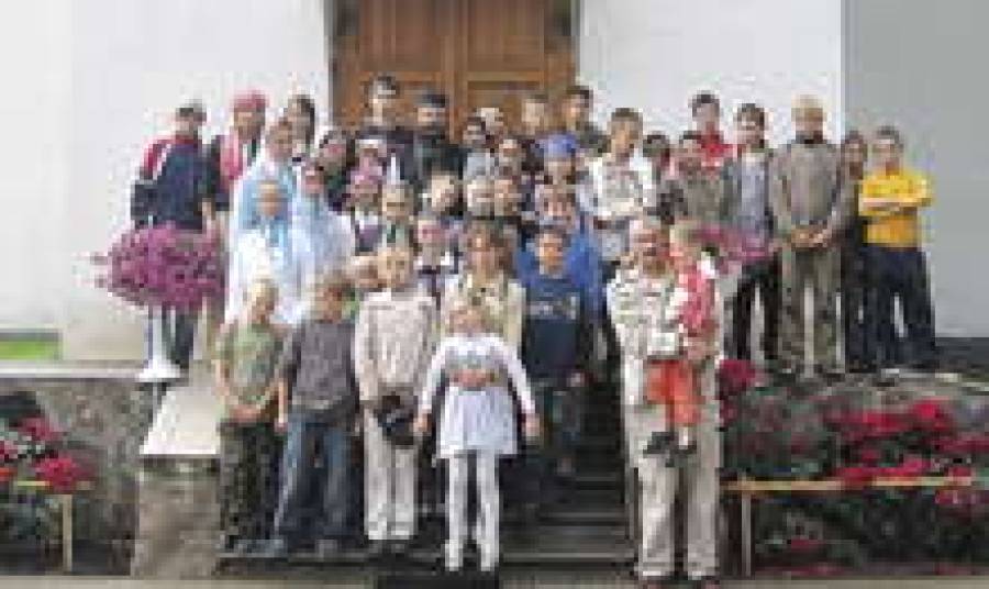 В гостях у мадонского благочинного отца Элизбара (в центре).