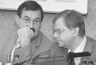 Юрий Щербанин (слева) и Игорь Кабашкин оценивают развитие логистики в мировых масштабах.