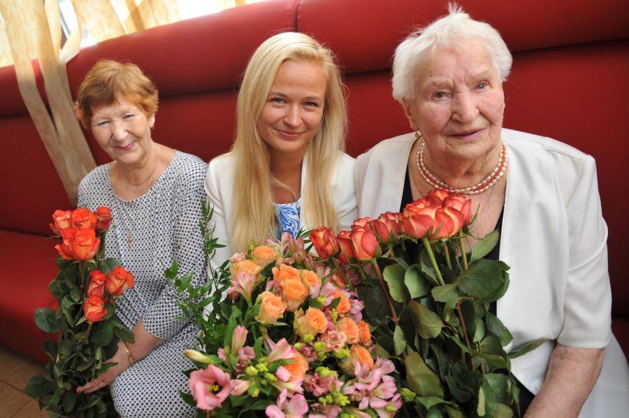 Norvik Banka поздравляет клиента со 100–летним юбилеем!