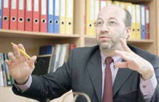 Глава Ассоциации торговцев Хенрик Данусевич: “Латвия — маленькое государство, где вполне заурядное по меркам ЕС предприятие оказывается довольно большим”.