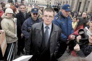 Нынешние меры Минфин предложил, не дожидаясь, пока Сейм наделит его шефа Эйнара Репше чрезвычайными полномочиями.