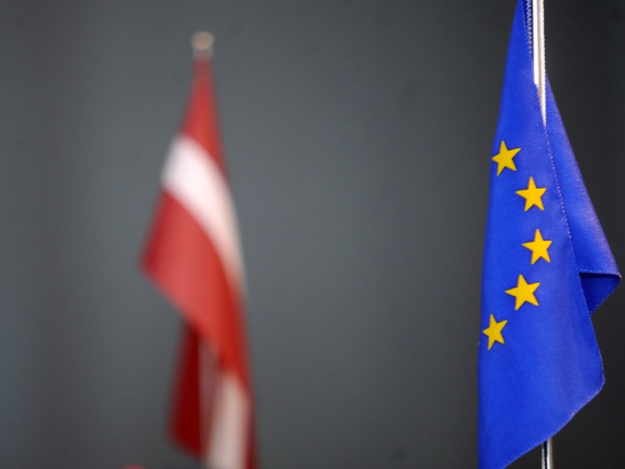 Eврокомиссия в этом году прогнозирует для Латвии рост экономики на 1%