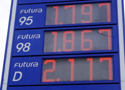 Цены на топливо не снизятся сразу