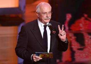 Латвийские эксперты: российское президентство режиссера Михалкова срежиссировано