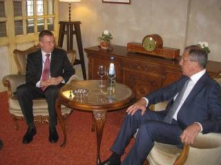 Лавров - Ринкевичу: очень надеемся на первую вахту Латвии в ЕС