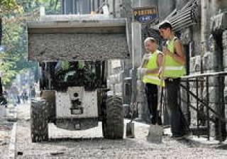 В этом году объем выделяемых на ремонт рижских улиц средств снизилось примерно наполовину.