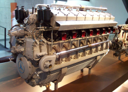 На аккумуляторах далеко не уедешь: Еврокомиссия хочет отложить полный запрет двигателей внутреннего сгорания