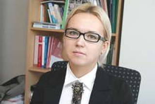 Наталья Точеловская: “Сейчас и в Америке, и в Европе начались такие колебания стоимости акций, что инвесторы могут спокойно спекулировать у себя дома”.